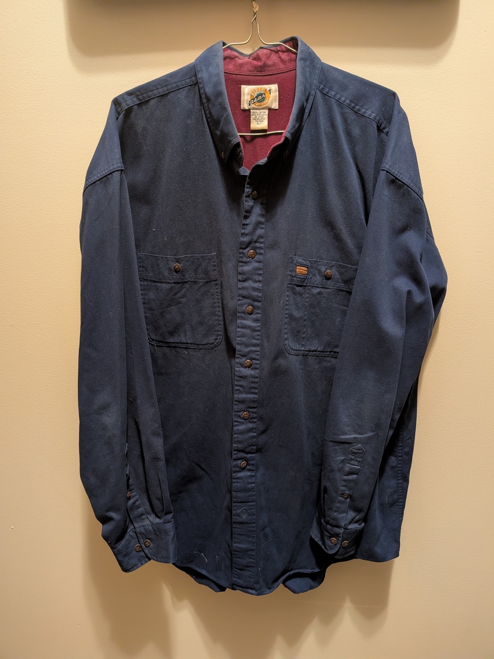 Casual Navy Long-Sleeve Button-Down Shirt with Maroon Trim